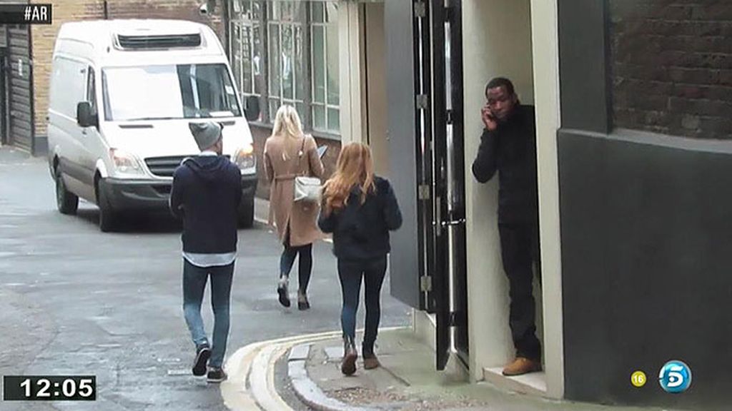 Chabelita y su chico pasearon por la capital británica sin el pequeño Alberto