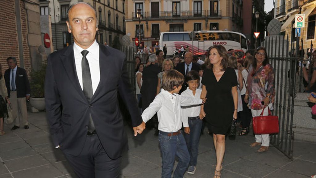 Ana Rosa junto a su marido y sus mellizos