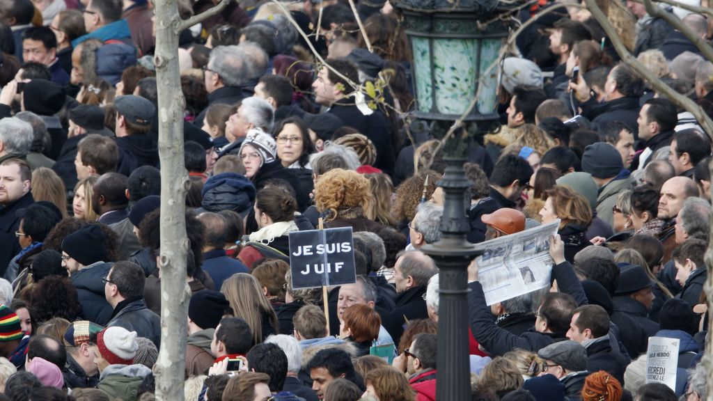 Histórica marcha por la paz en la capital francesa