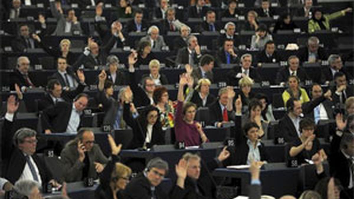 Los eurodiputados, durante una votación. Foto: EFE.