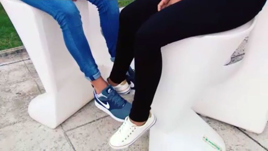 Durante la cita hicieron piececitos y no se separaron en ningún momento
