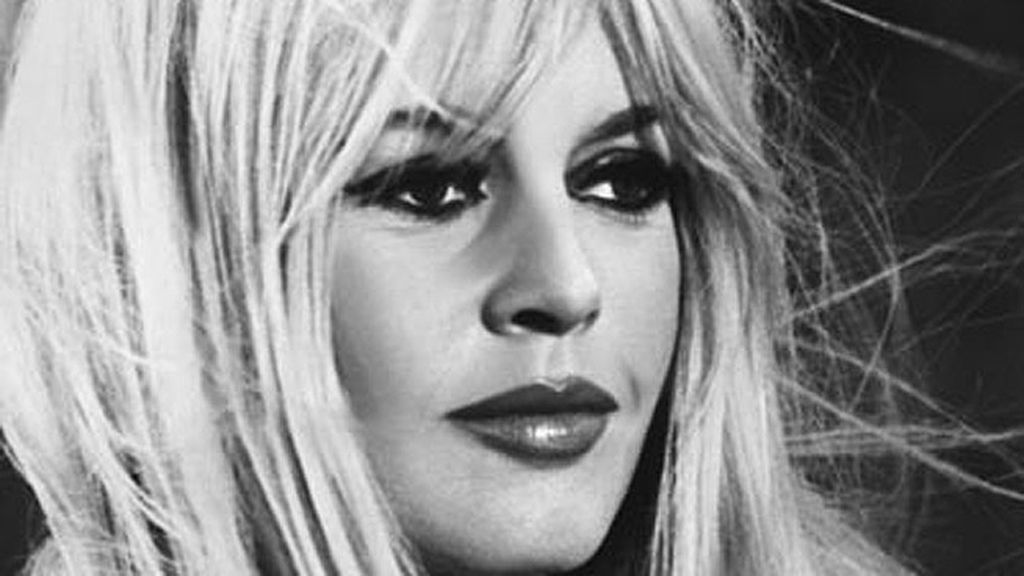 ¿Qué diva habrá inspirado el 'flequillo Divinity' de Sara Carbonero?