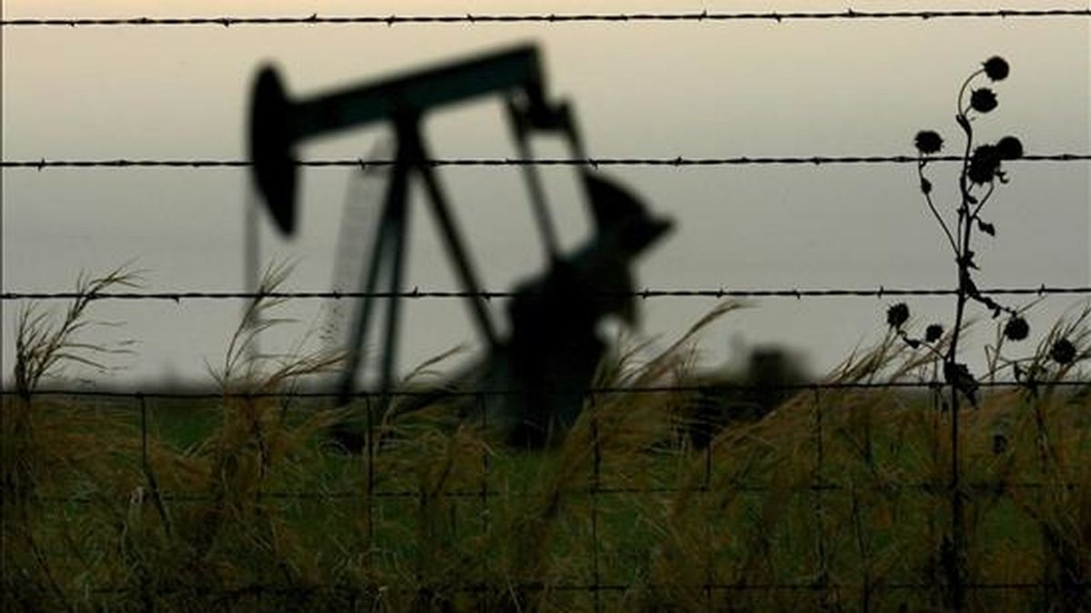 Imagen de un pozo de petróleo. EFE/Archivo Imagen de un pozo de petróleo. EFE/Archivo