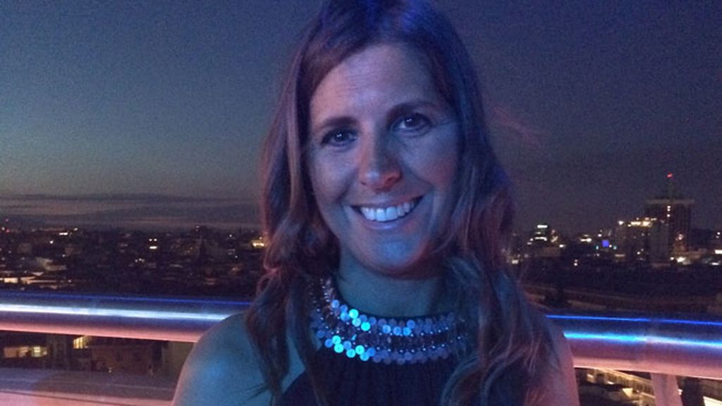 Patricia Lennon, periodista de 'El programa de Ana Rosa', celebrando con sus compañeros