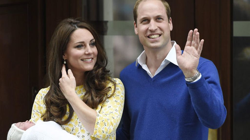 Los duques de Cambridge presentan a su primera hija
