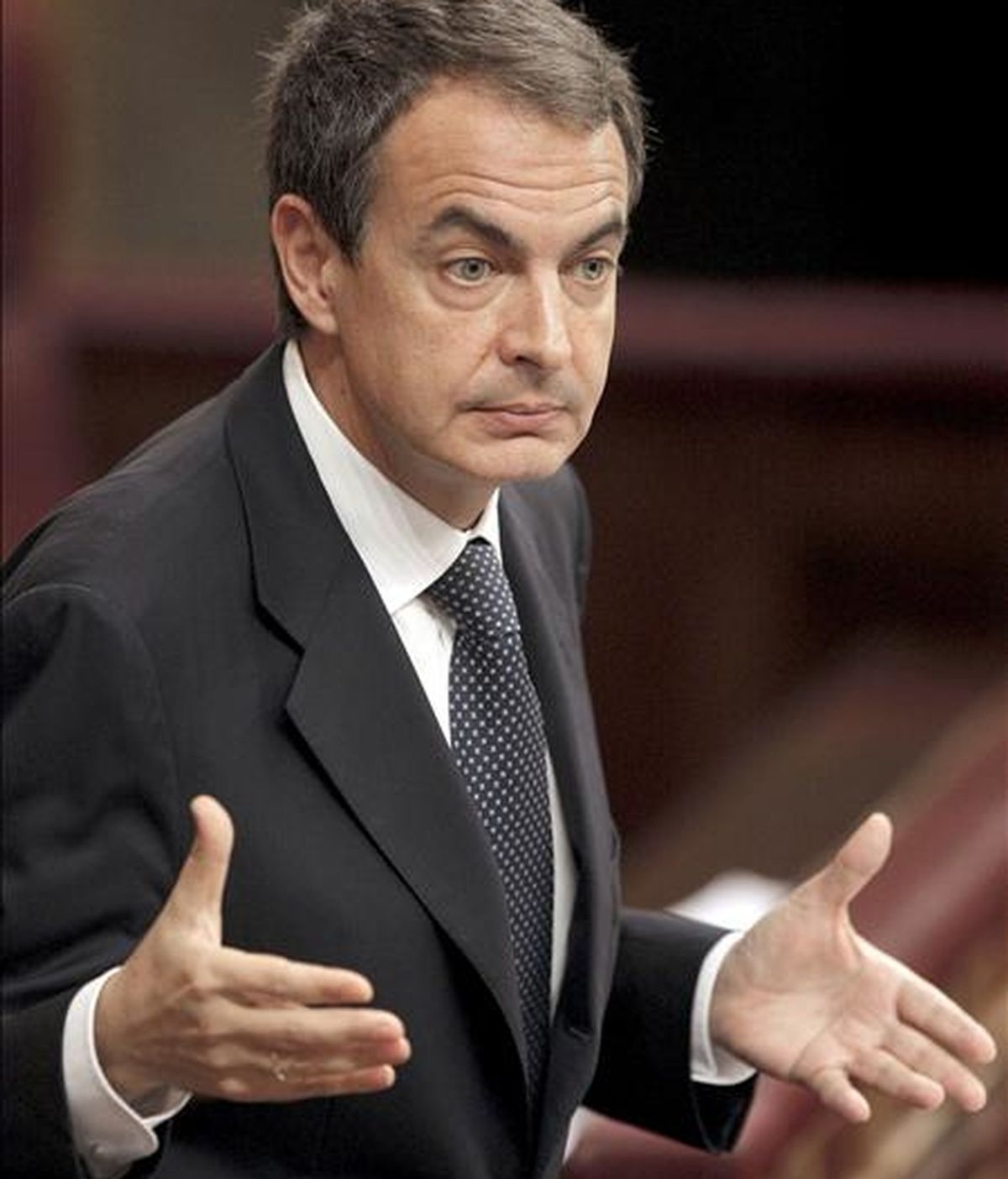El presidente del Gobierno, José Luis Rodríguez Zapatero, durante una de sus intervenciones en el Congreso de los Diputados, donde ayer presentó la Estrategia para el Crecimiento Económico Sostenible. EFE