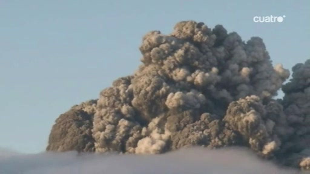 El volcán islandés desde el helicóptero