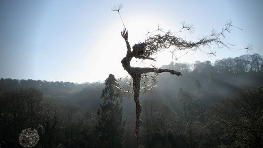 El artista Robin Wight crea estas obras con acero inoxidable