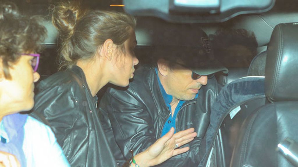 Carlota de Mónaco protegió a Raphaël con un gorro para que no fuese fotografiado