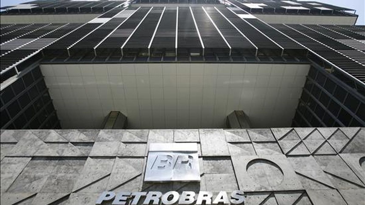 A pesar de los mejores resultados de Petrobras en los últimos seis meses, Pemex mantuvo su liderazgo en 2008 en general. EFE/Archivo