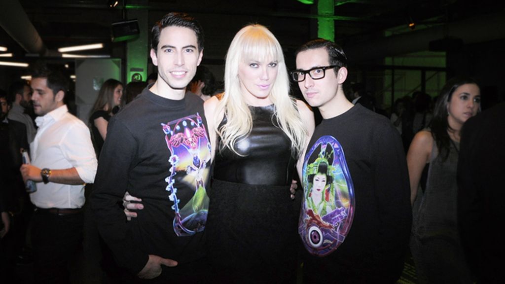 Con nuestra querida Topacio Fresh, que se hizo fan de nuestras sudaderas de Isaacymanu