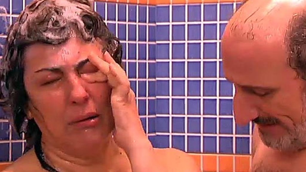 ¡Araceli y Enrique juntos en la ducha!