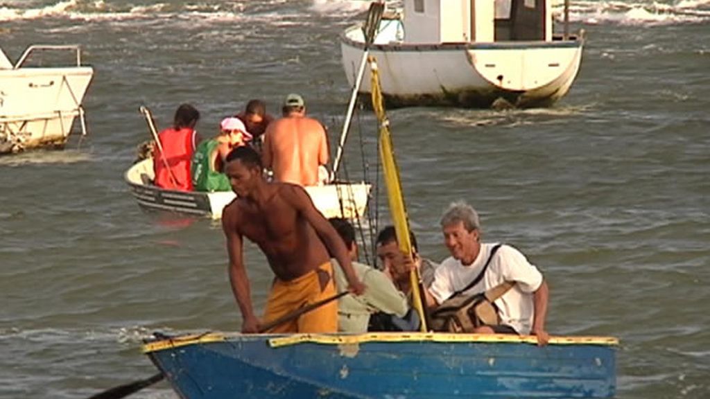Turistas en una barca