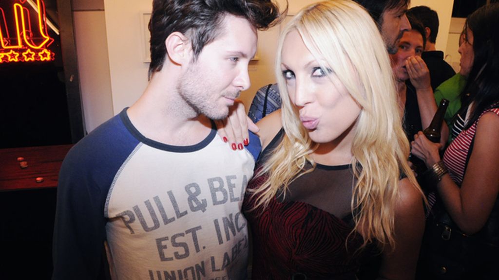 El fotógrafo Salva Musté con Christina Rapado, con la que acaba de colaborar en una atrevida sesión fotográfica