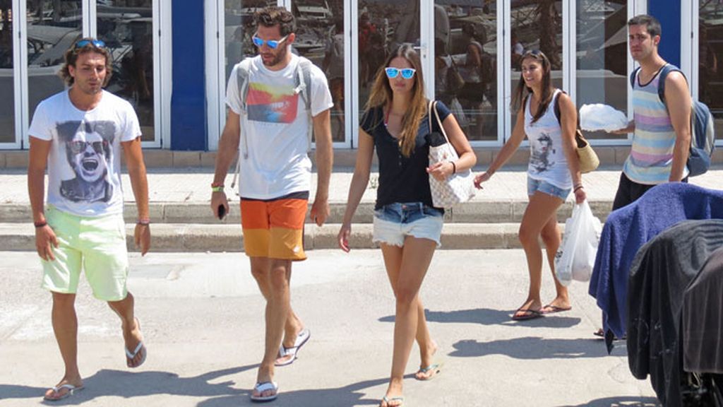Helen Lindes y Rudy Fernández, gafas de espejo azules 2x1 en Ibiza