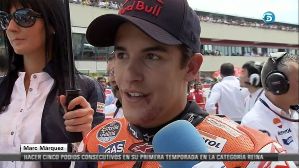 Marc Márquez, con su barbilla hinchada, antes de la salida en Mugello