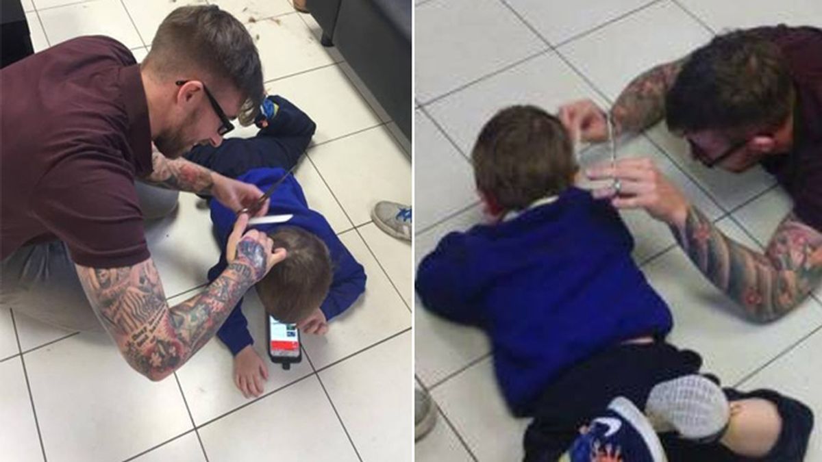 El peluquero que se tiró al suelo para cortar el pelo a un niño autista