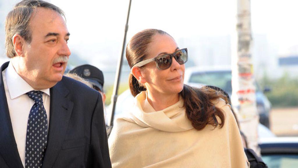 La llegada de Isabel Pantoja a los juzgados para conocer su sentencia