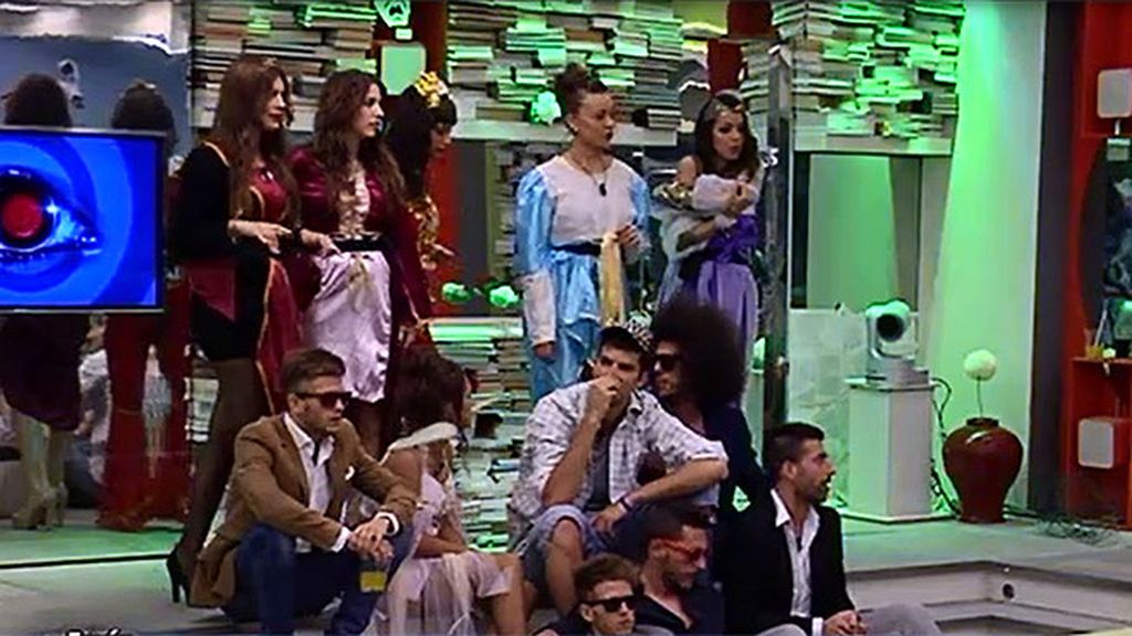 Los concursantes celebraron el cumpleaños de Saray