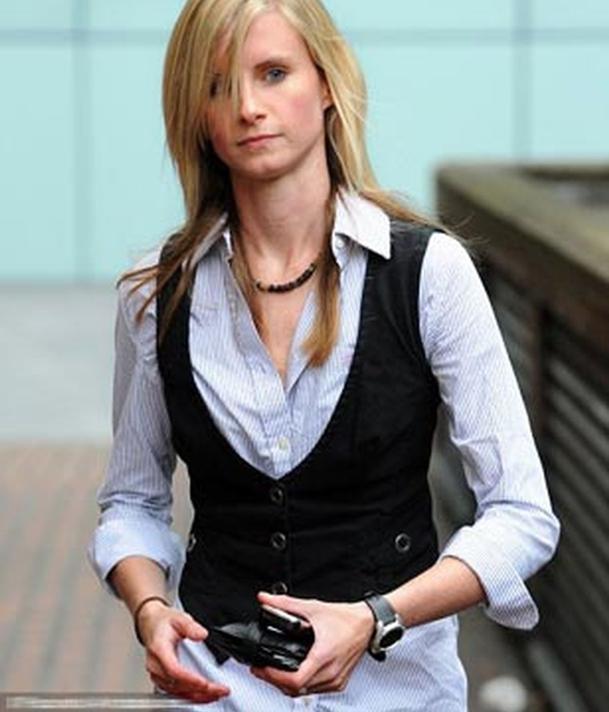 Helen Goddard a su llegada a la corte de Southwark Crown, donde fue condenada por mantener relaciones sexuales con una de sus alumnas menor de edad. Foto 'Daily Mail'