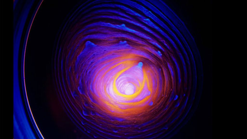 El fotógrafo Ernie Button crea imágenes similares a universos exteriores