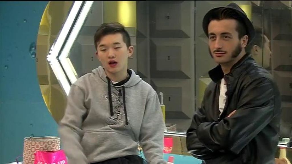 Aritz se afeita para la fiesta rocabilly de 'GH16'