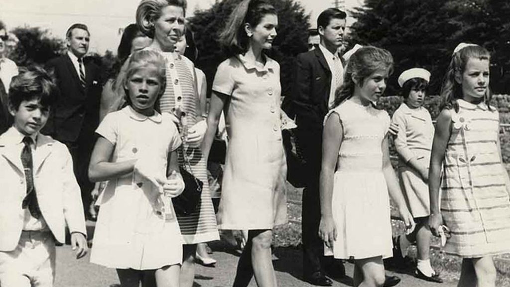 Imágenes del ex presidente John F. Kennedy, su esposa Jacqueline y sus dos hijos