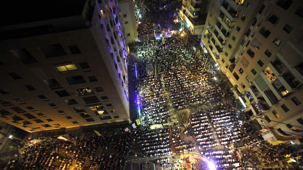 Ceremonia en los suburbios del sur de Beirut