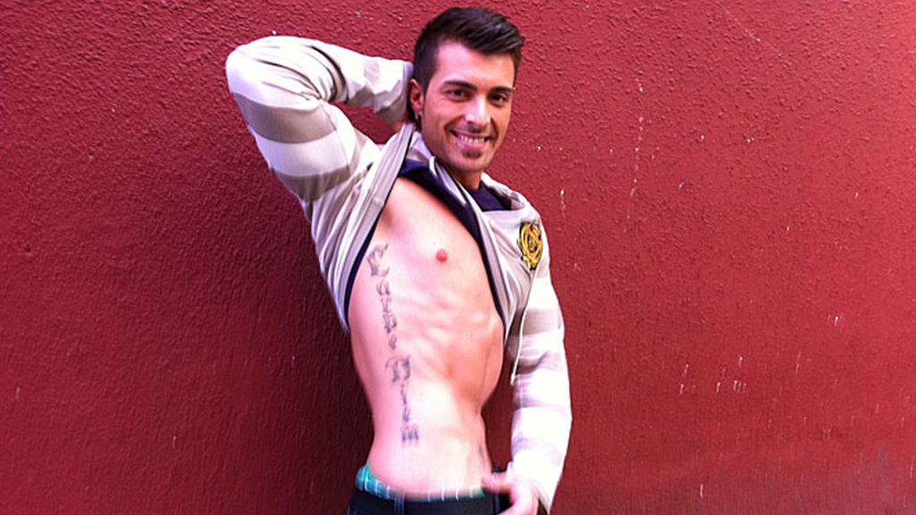 Músculos y tatuajes 'visten' su piel de arriba abajo