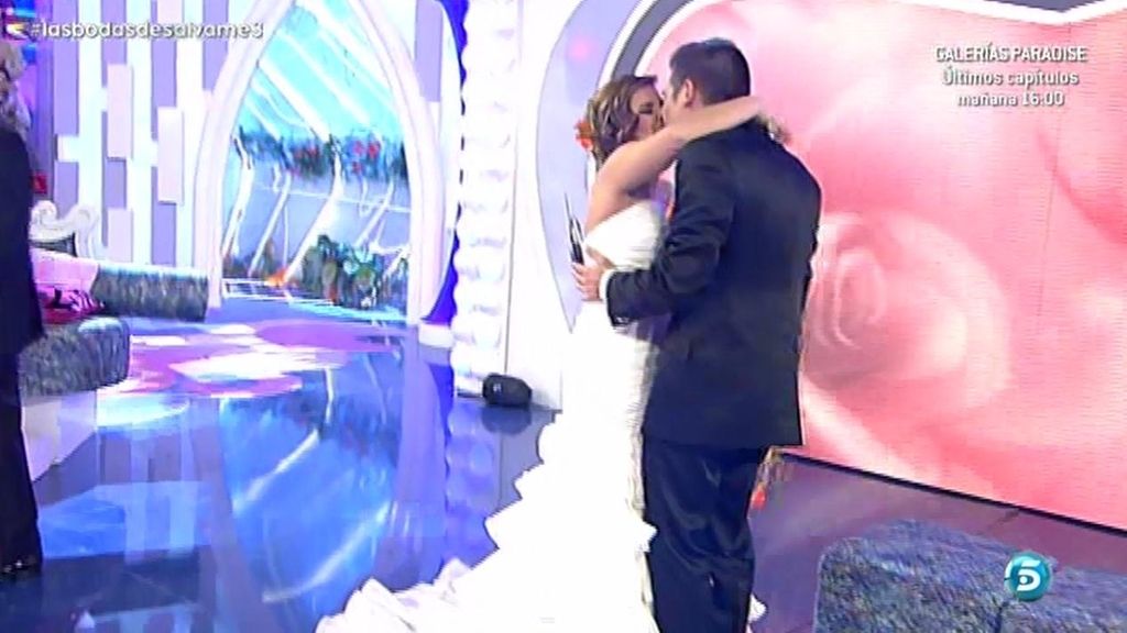 A Antonio se le cae la baba con María