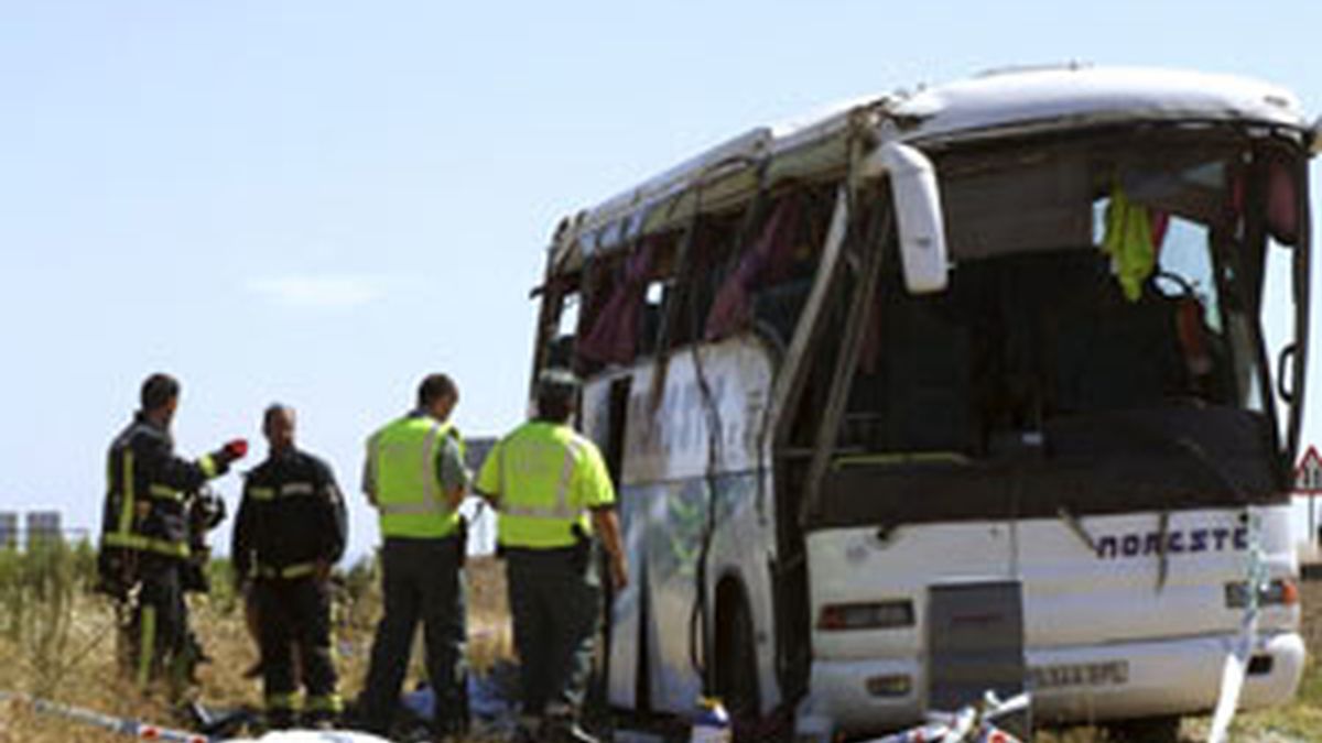 El autobús, de la empresa Transex, prestaba un servicio regular entre Villanueva de la Serena y la capital cacereña. Video: Informativos Telecinco.
