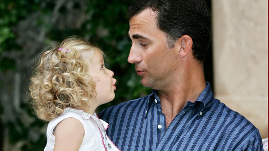 Sucede a su padre, Felipe VI