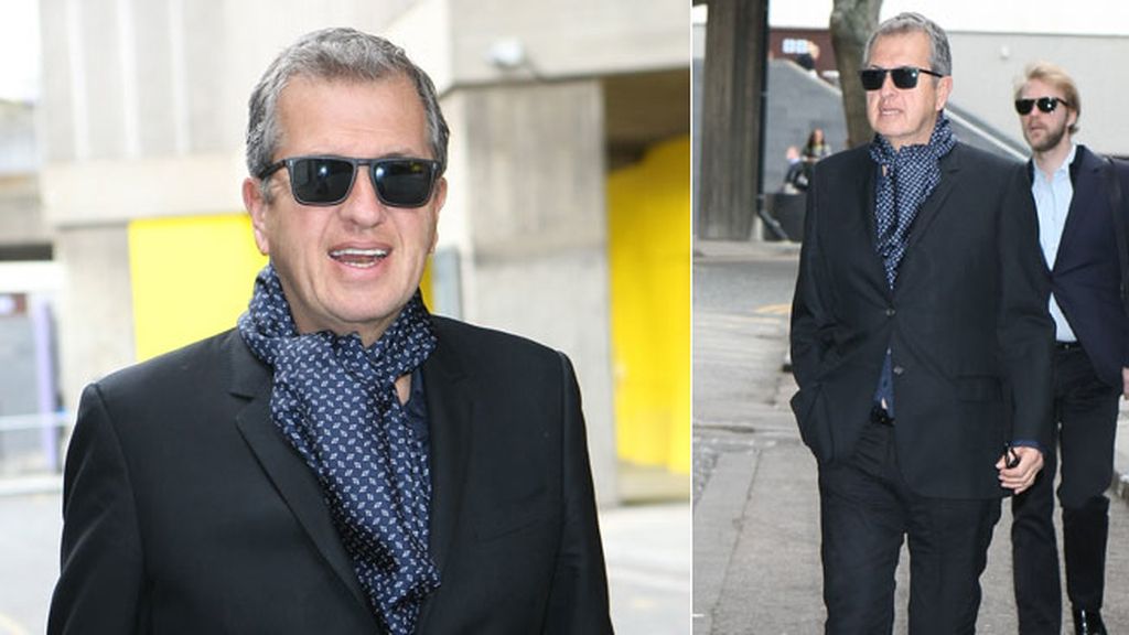 Mario Testino destacó por su elegante pañuelo