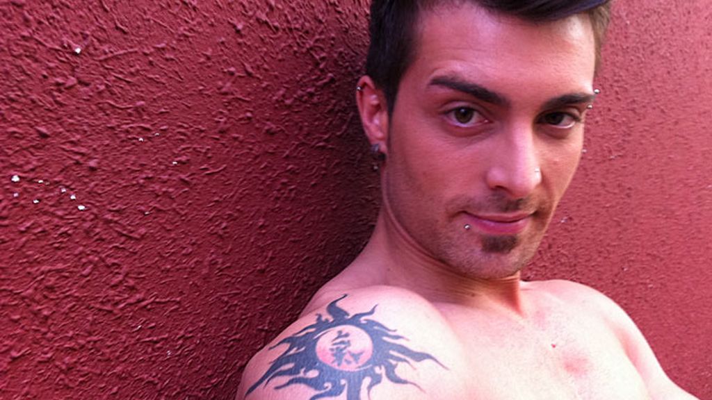 Músculos y tatuajes 'visten' su piel de arriba abajo