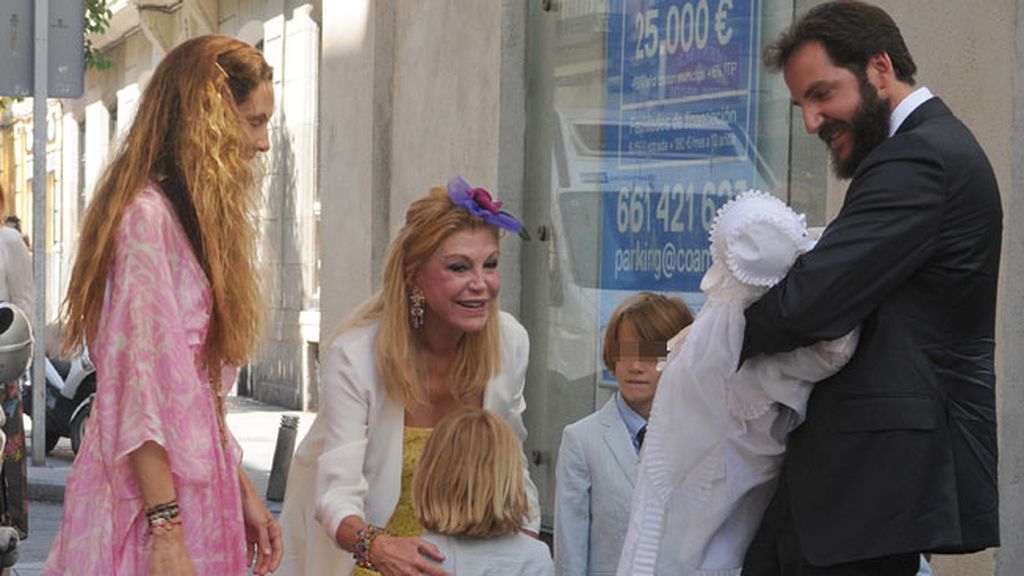 Fin de semana de BBCs: el bautizo de la pequeña Kala Thyseen, en imágenes
