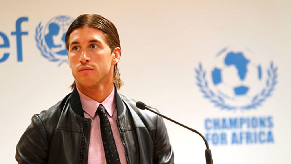 2010: El defensa, uno de los promotores del partido "Champions for Africa"