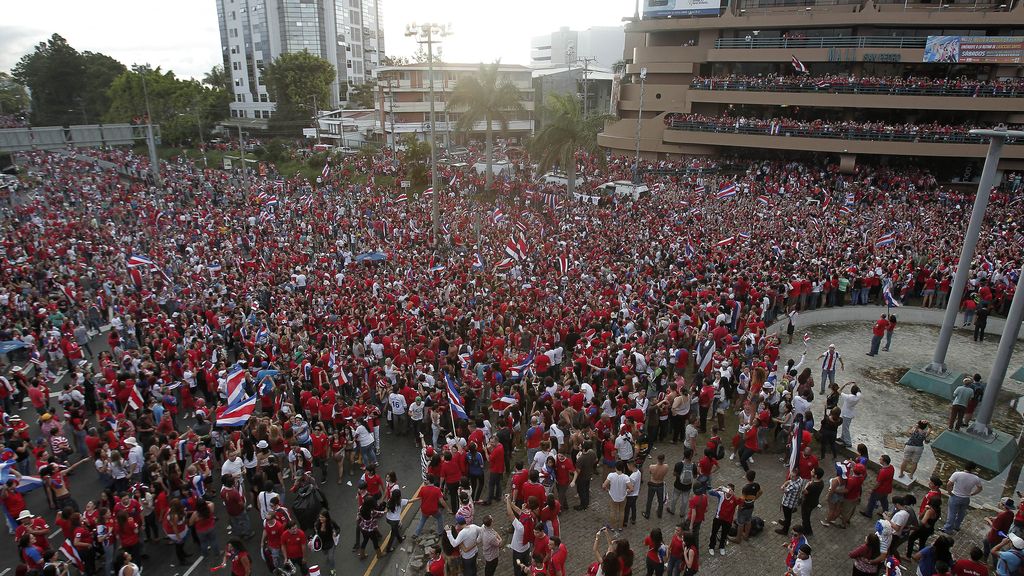 Los costarricenses, exultantes con su selección