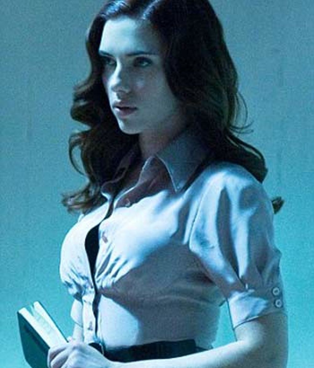 Un seria ejecutiva bajo la piel de una villana