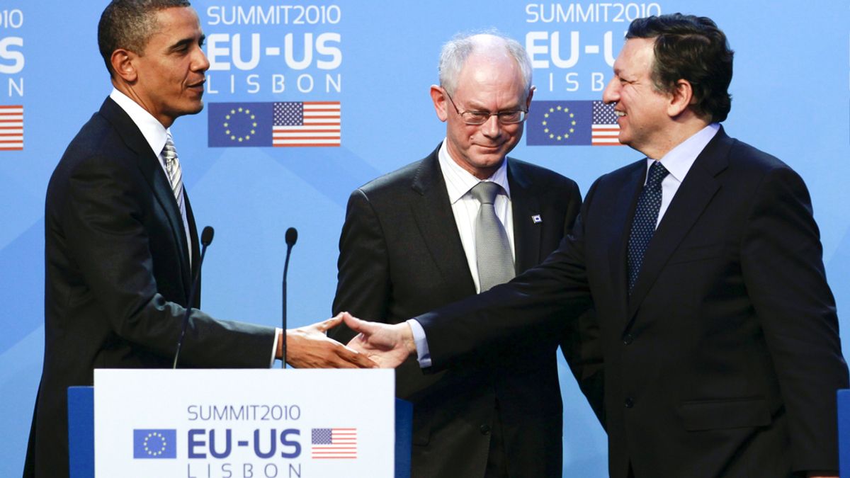 Imagen de archivo de Barack Obama junto al presidente de la Comisión Europea, Jose Manuel Durao Barroso, y el presidente del Consejo Europeo, Herman Van Rompuy