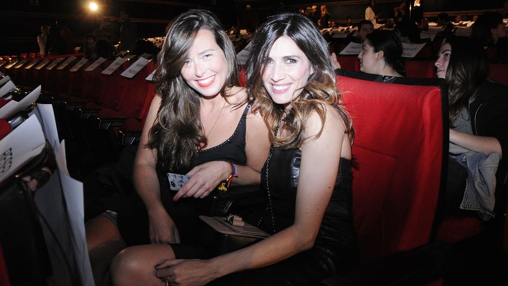 Elia Galera con su amiga China