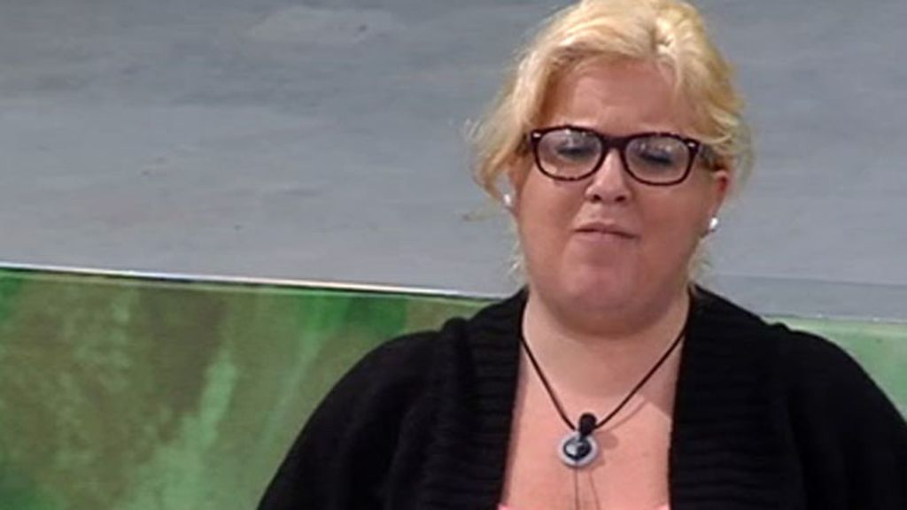 Los concursantes disimulan saber el secreto de  Yessica y Anabel