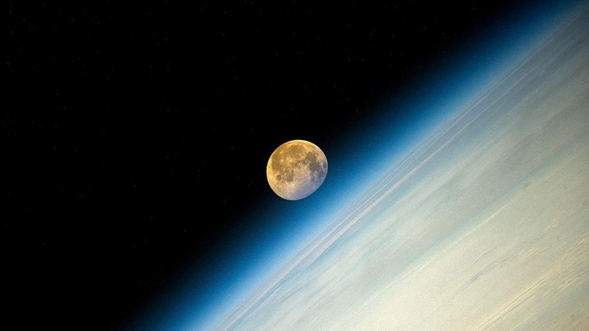 La superluna desde la Estación Espacial Internacional