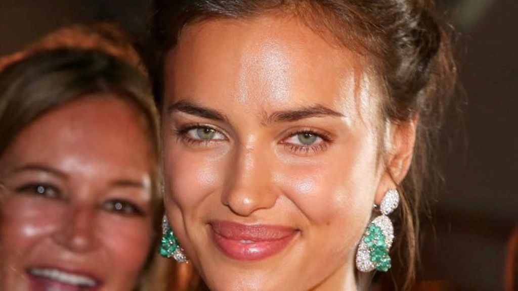 Irina Shayk derrocha glamour en Cerdeña