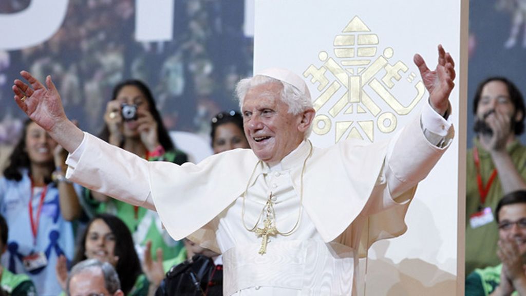 El Papa despide a los voluntarios en Ifema