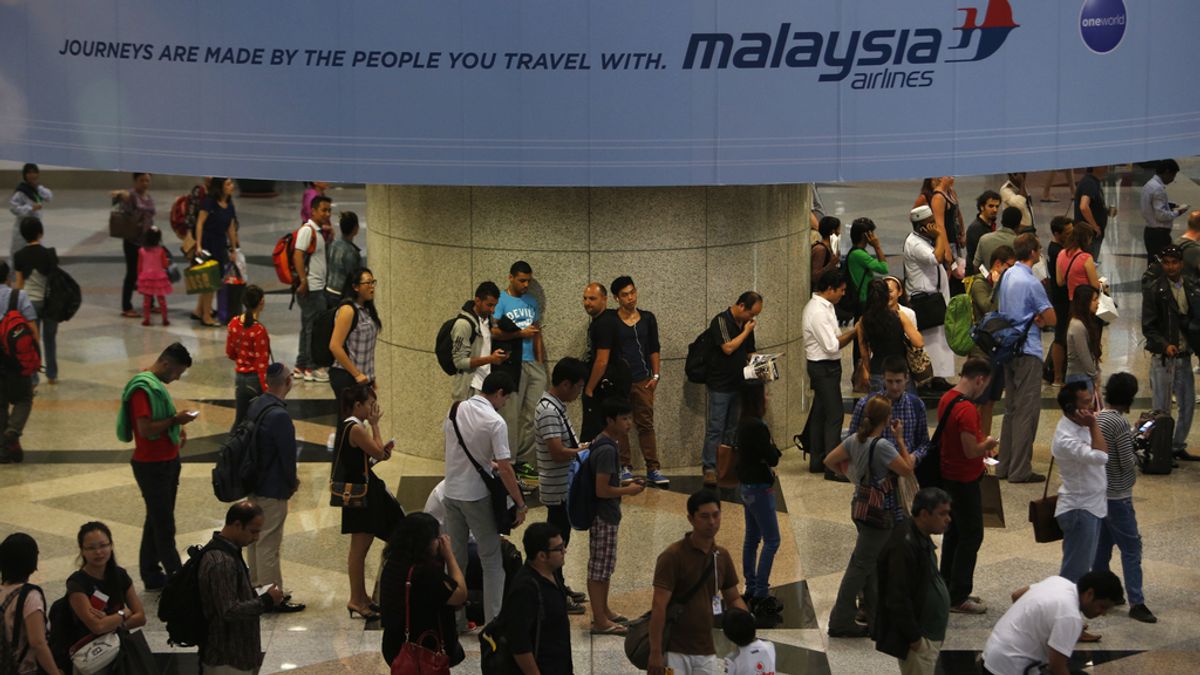 Interpol "examina más pasaportes sospechosos" en el vuelo de Malasia