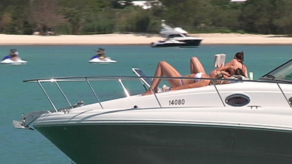 Un momento de relax, disfrutando de un viaje en yate