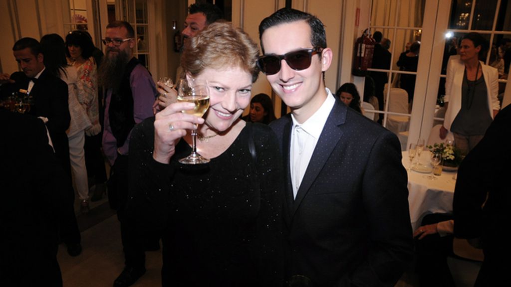 Con la actriz Paca Gabaldón, que sigue representando en Madrid la obra "Testigo de cargo"