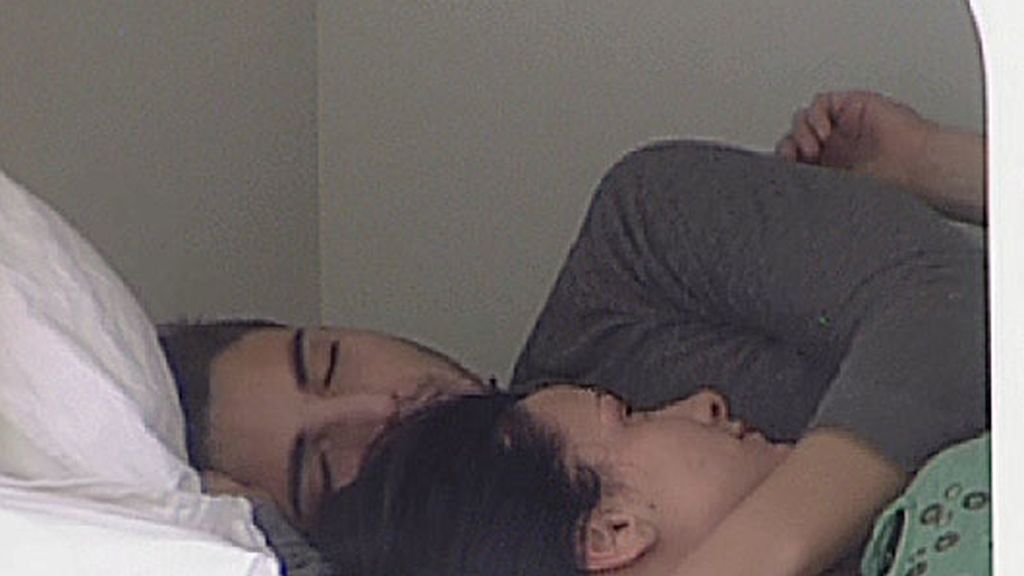 Laura y Marcelo no esconden su amor