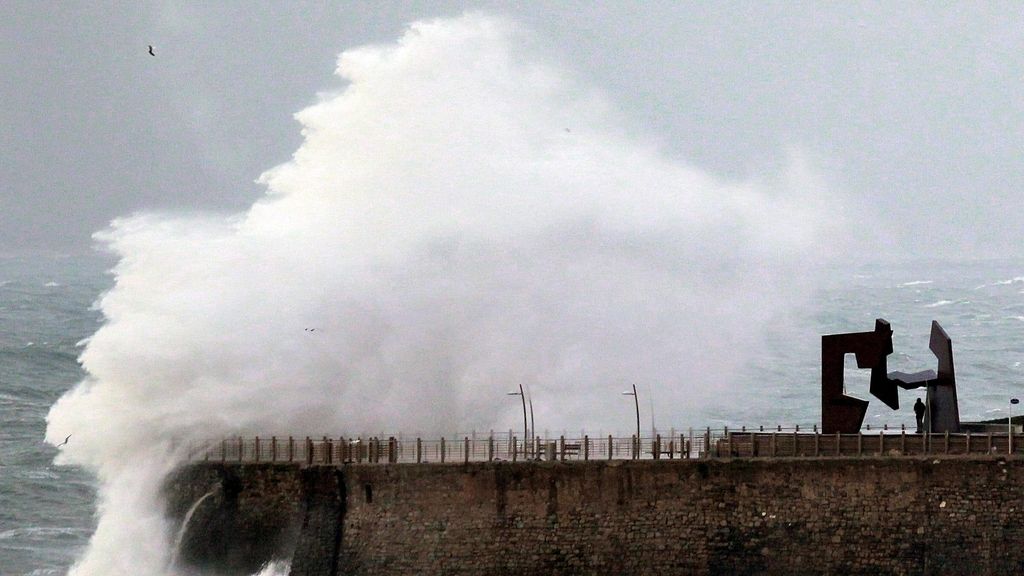 Temporal de viento en San Sebastián