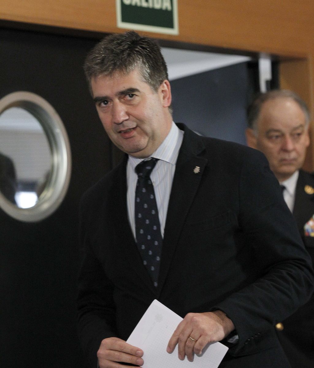 Cosidó ordena la investigación de las amenazas a la Policía en las redes sociales